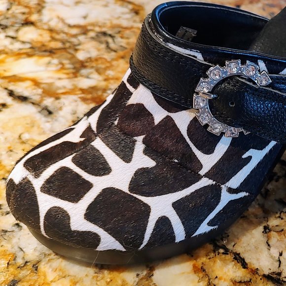 Women's Very Volatile animal print cowhide mules SZ 9 4.5" heel pre-owned. - Picture 7 of 16